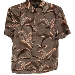 *Like New* H&M Brown Button-Up. Size S.